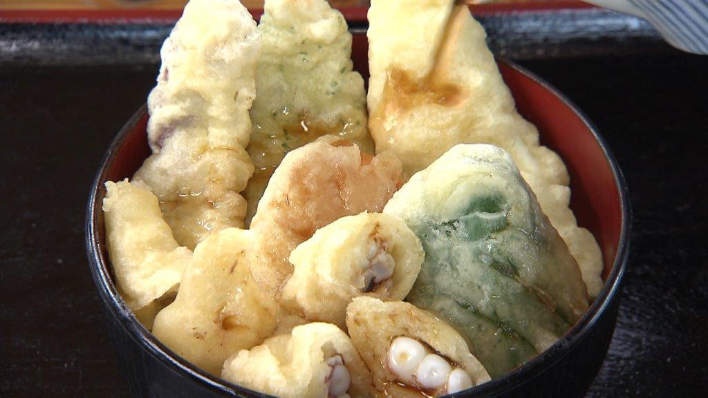 福岡の“揚げたて”を求めて今回は京築エリアで探しました！旬のいか天丼に骨付きもも肉も登場！