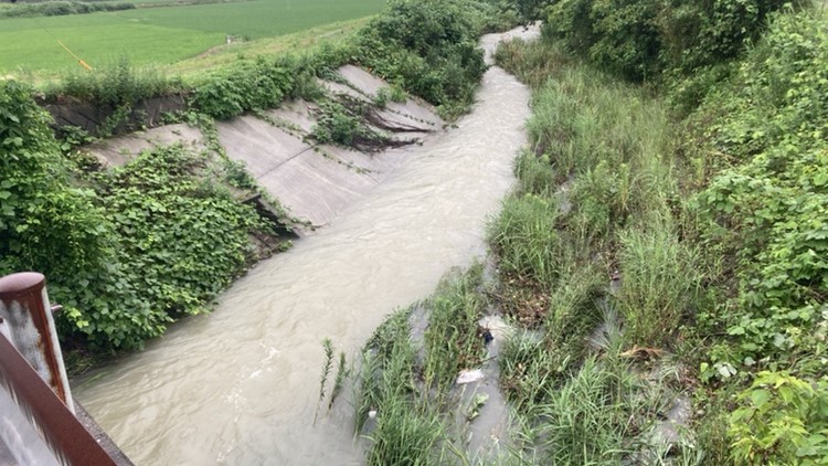 川で男性の遺体発見　大雨で流されたか　約１５０メートル離れた側溝に落下した自転車　北九州市