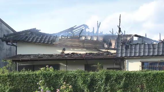 「平屋から炎と黒煙」　木造住宅を全焼　住人の夫婦にケガなし　福岡・那珂川市