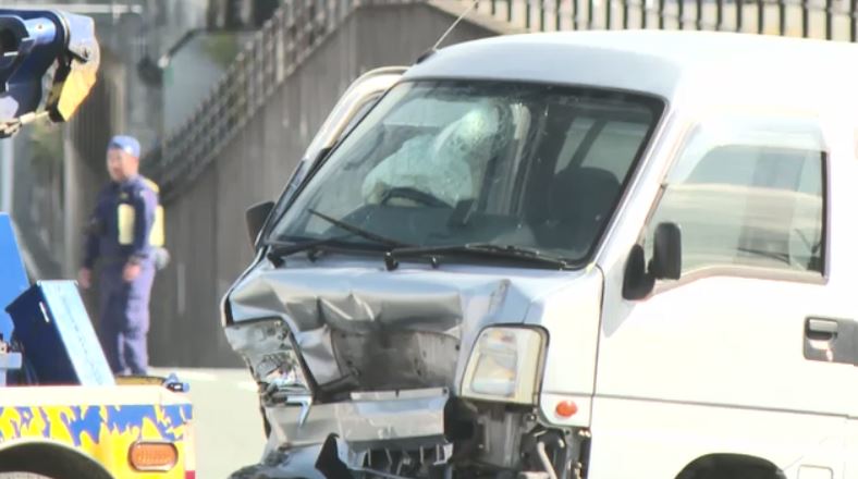 国道で車4台の衝突事故　1人意識不明　右折レーンで中央線はみだし対向車と相次ぎ衝突か　福岡・久留米市