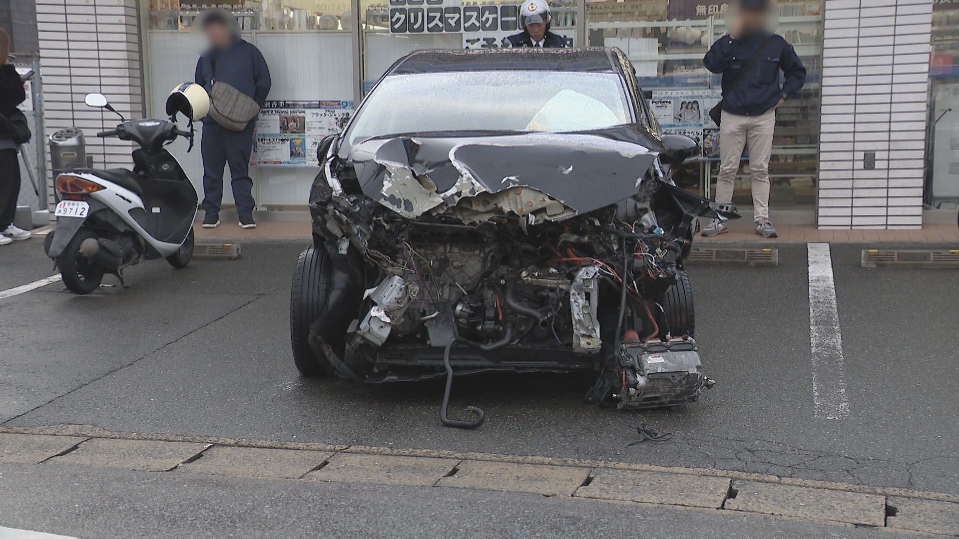 走行中の特急列車に車突っ込む 車は“飲酒運転”の疑い 運転していた５０代の男を捜査 ＪＲは２時間以上運転見合わせ　福岡市南区の踏切