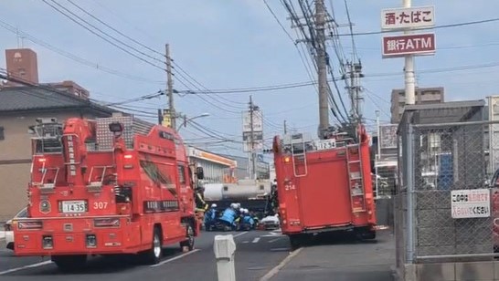 【速報】駐車中の無人トラックが後退　運転手とみられる男性が巻き込まれ死亡　10メートル以上移動し国道にはみ出す　北九州市のコンビニ駐車場　福岡