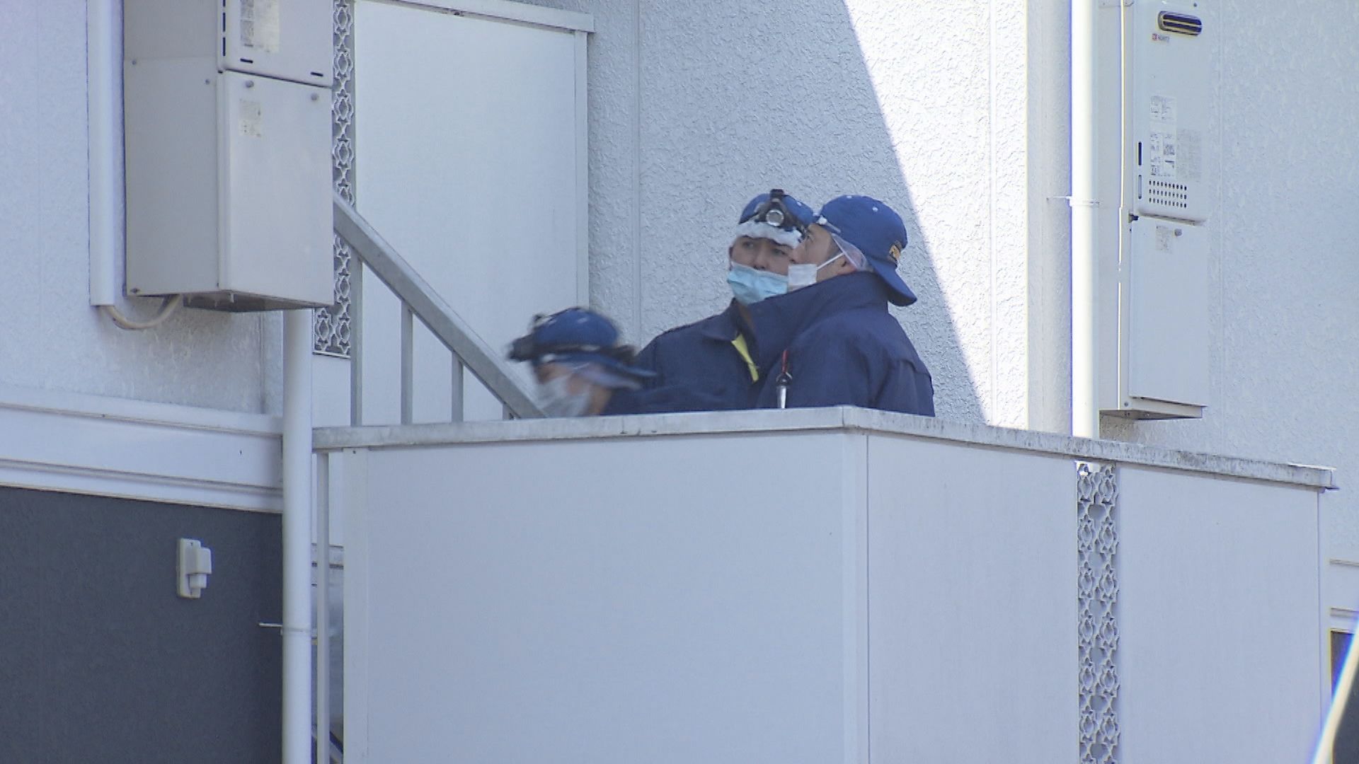 ３０代女性が住むアパートの部屋に“強盗”　２人組の男が窓ガラスを割って侵入　寝ていた女性を棒状のもので脅し「金を出せ」と要求　警察が男らの行方捜査　北九州市小倉南区　