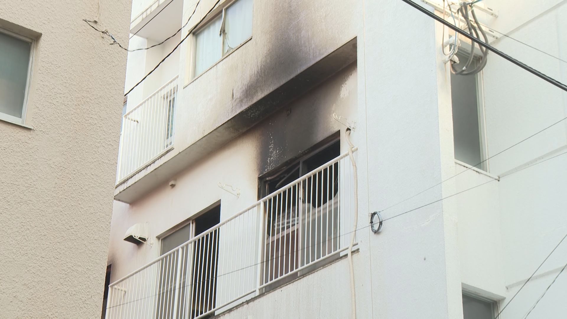 焼け跡から女性の遺体　共同住宅の一室全焼　住民の70代女性と連絡取れず　福岡・久留米市