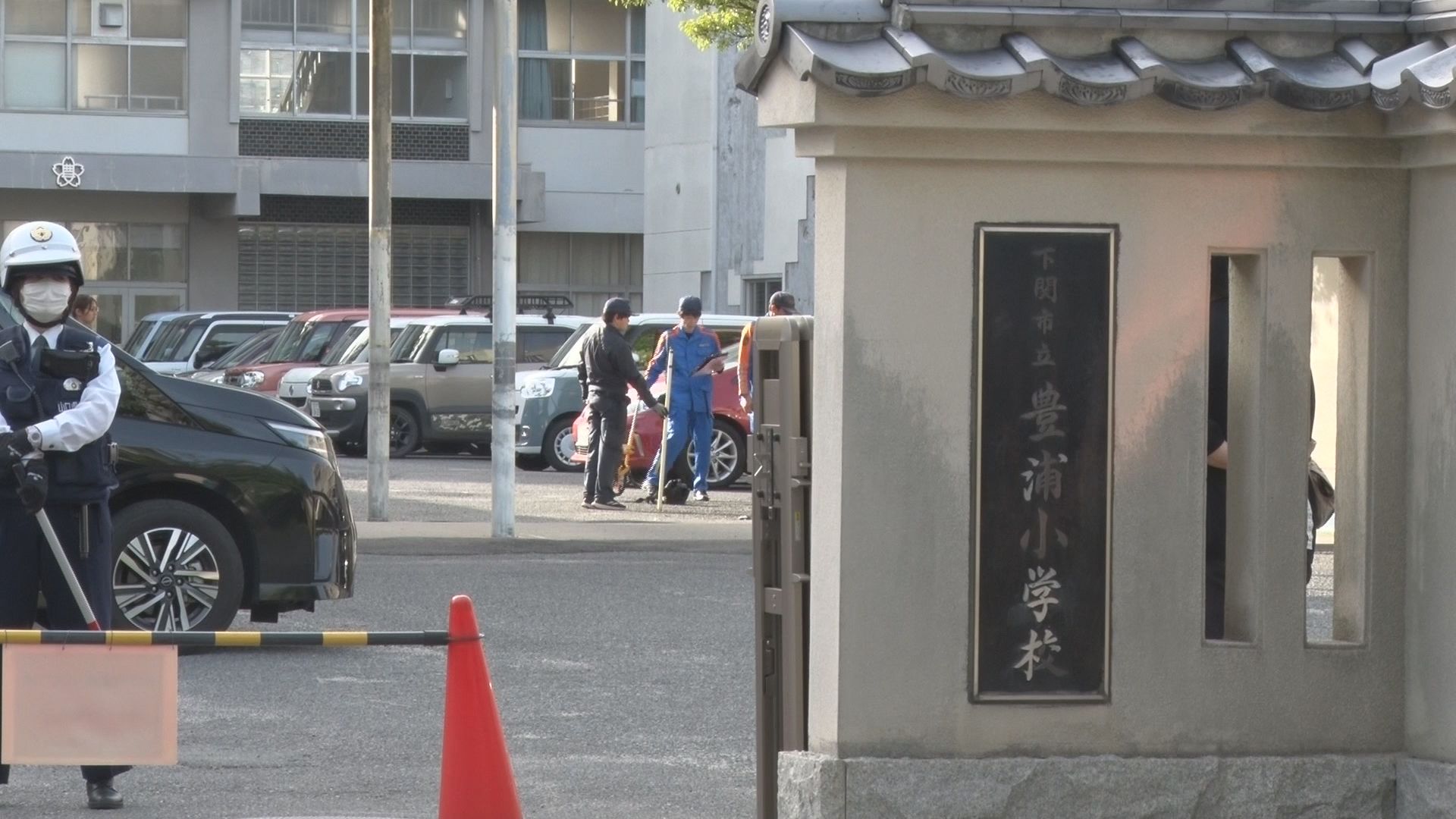 【速報】小学校の敷地内で児童が普通乗用車にはねられる　女性が運転し発進した際に衝突か　児童は下校中とみられる　山口・下関市