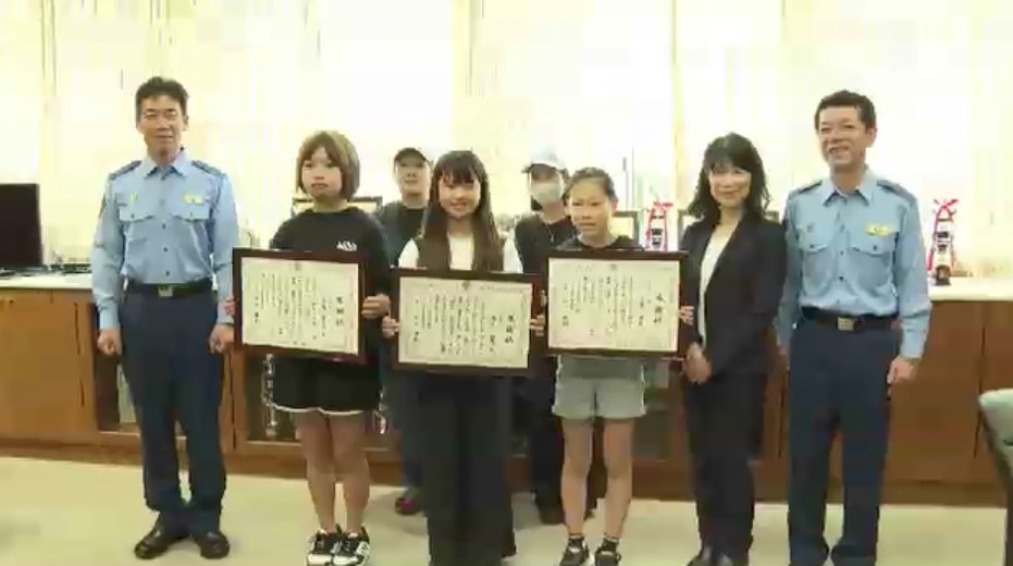 「キンコンカンコン鳴っていたので…」 小学6年生の3人に警察から感謝状　線路内に立ち入ろうとした高齢女性を助ける　福岡