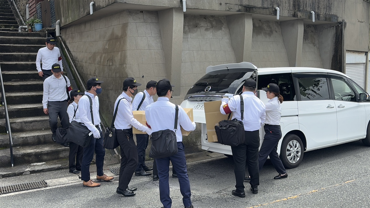 屋根瓦を壊し修繕費用だまし取った疑い　“悪質リフォーム”男3人を逮捕　「瓦がずれている」などとウソ　数千万円売り上げか　福岡