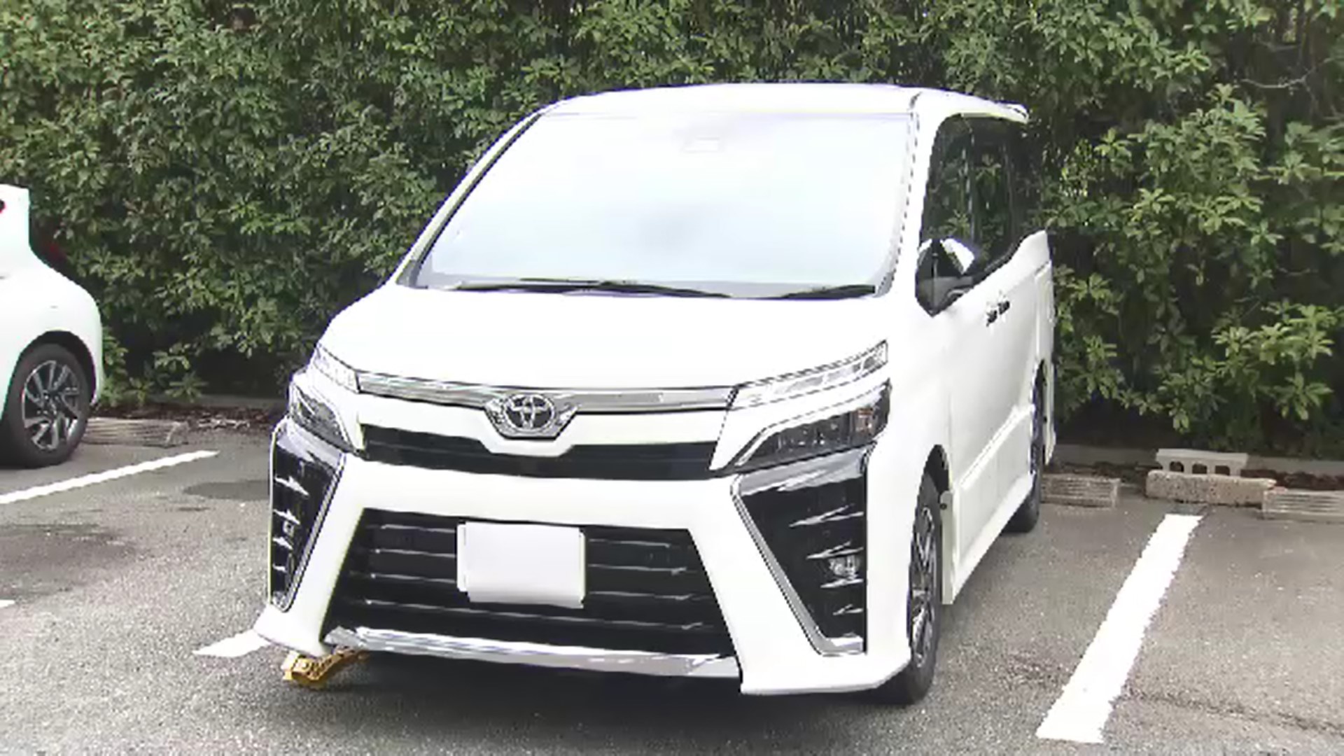 「人をひいた。車の下に挟まっている」　車にひかれ男性死亡　路上に横たわっていたか　福岡市