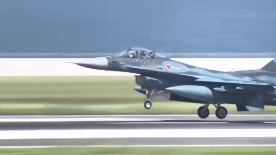 空自築城基地のF-２戦闘機　北九州空港で初のタッチ・アンド・ゴー訓練　昨今の安全保障環境を踏まえた緊急対応などに備え　福岡