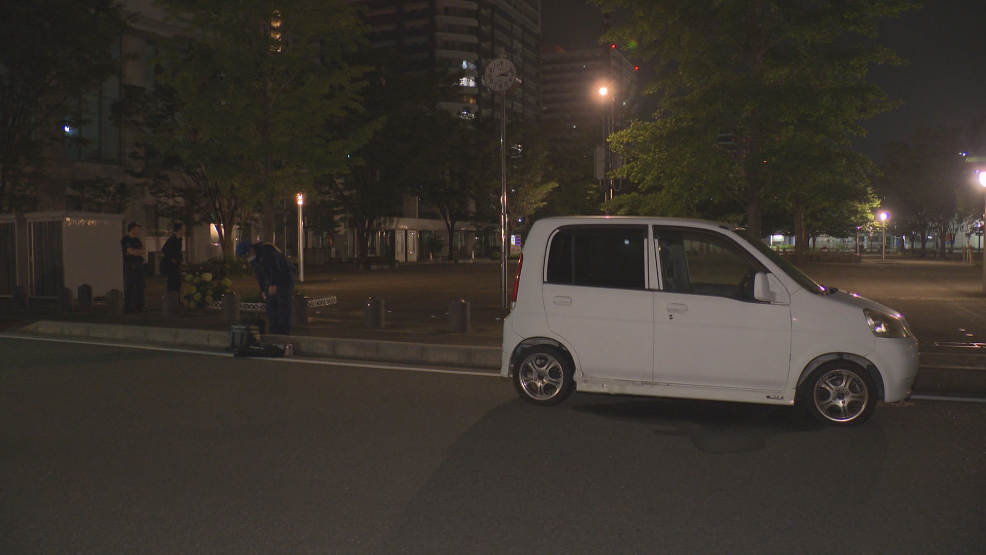 【逃走中】　顔面殴り「財布を見せろ」　男２人が停車中の車に乗り込み現金強奪　福岡市