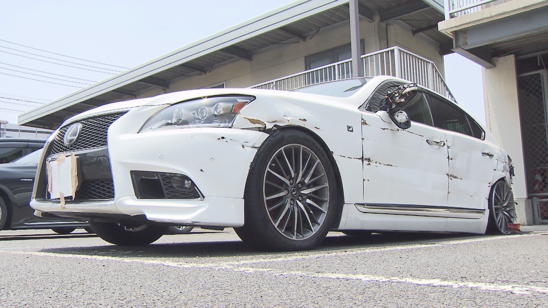 九州道で無車検の車を“飲酒運転”か　「ボロボロの車が止まっている」通報で発覚　衝突事故起こしバンパー落として逃走　49歳男を逮捕　福岡