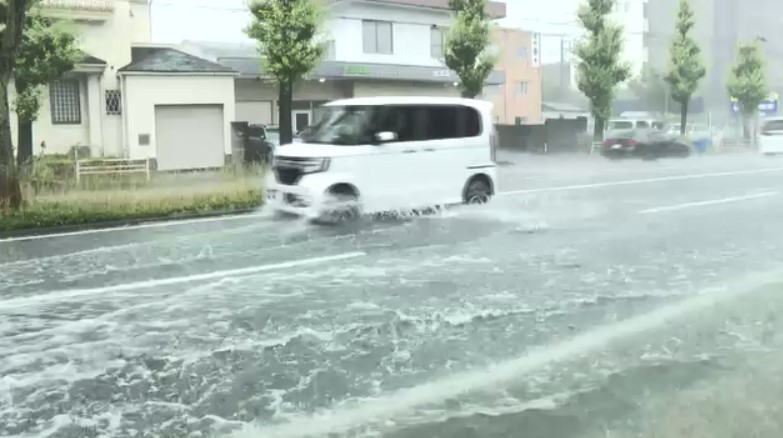 【速報】福岡県筑後地方で大雨のおそれ…1時間40ミリ予想　久留米市ではすでに冠水も　低地の浸水に警戒　落雷や竜巻に注意を　気象台