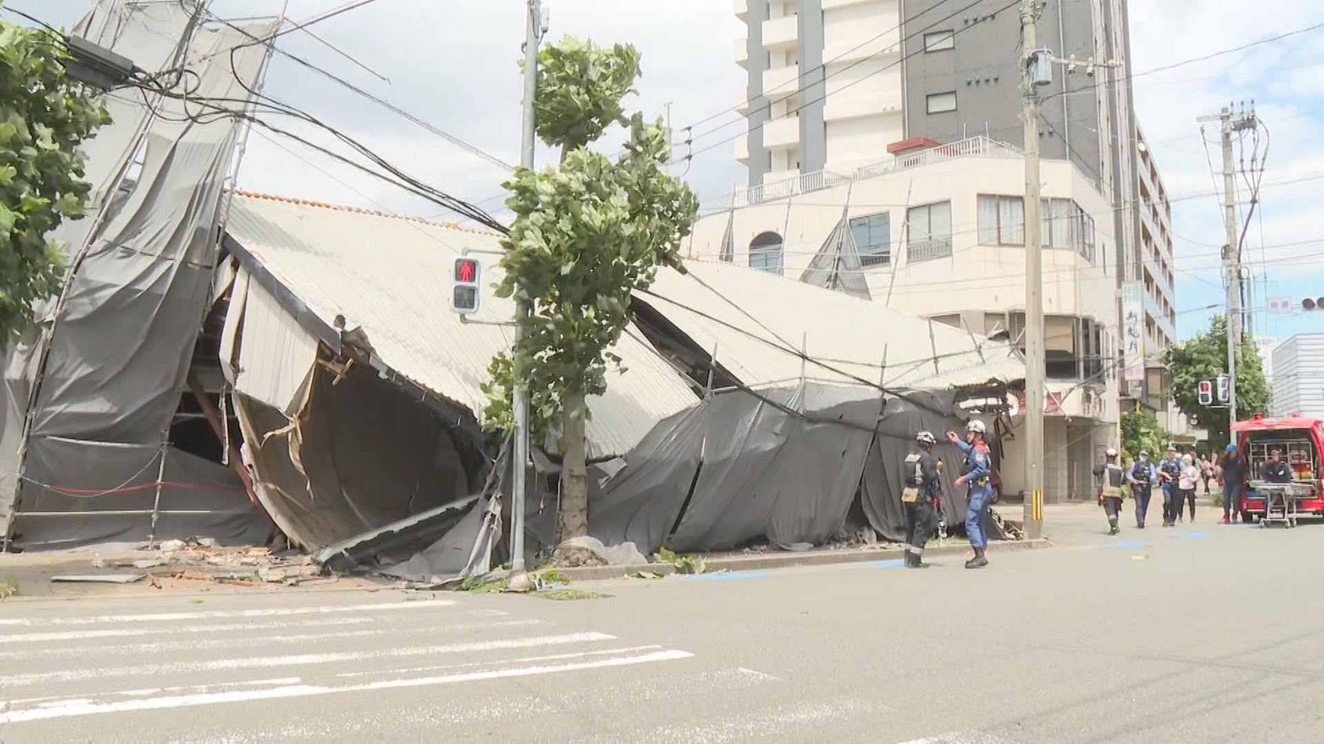【速報】意識不明の男性作業員2人の死亡確認　解体工事中の空き店舗が崩壊し下敷きに　通行人も巻き込まれる　福岡・久留米市　
