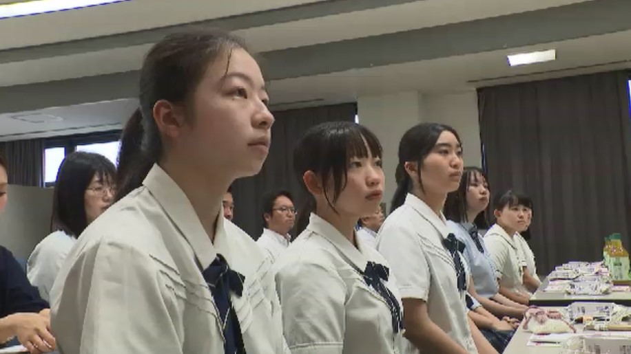 女子高校生がカサ使った護身術学ぶ　「性犯罪を防げ」警察が講習会　被害者の約4割は高校生以下　福岡