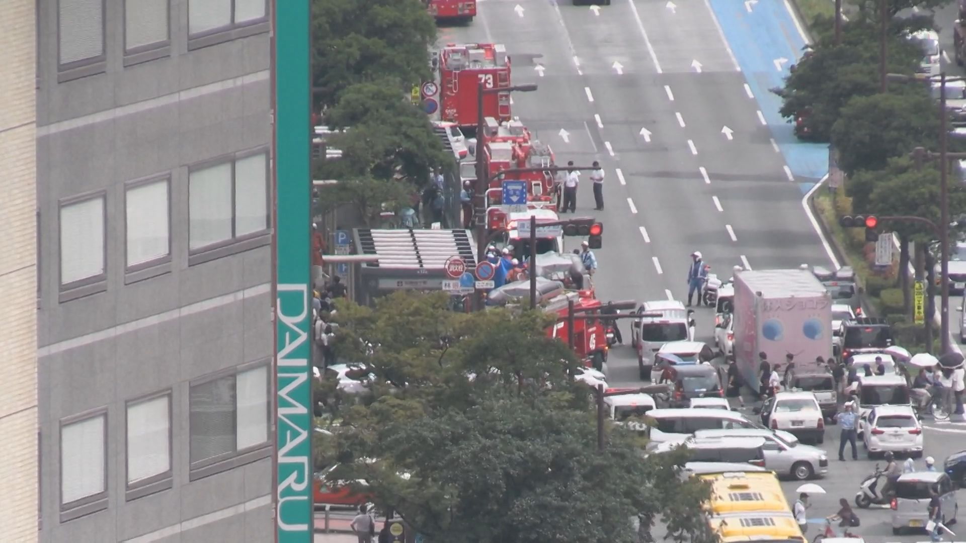 【速報】ビルで2人がエレベーターの機械に下敷きか　重さ約1トンの情報　救助急ぐ　福岡市中央区渡辺通