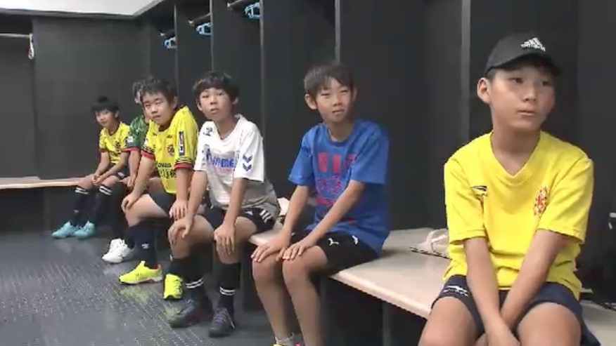 小学生たちが「ギラヴァンツ北九州」の“1日選手”に　ミニゲームやインタビュー取材など　夏休みにあわせて職業体験　福岡