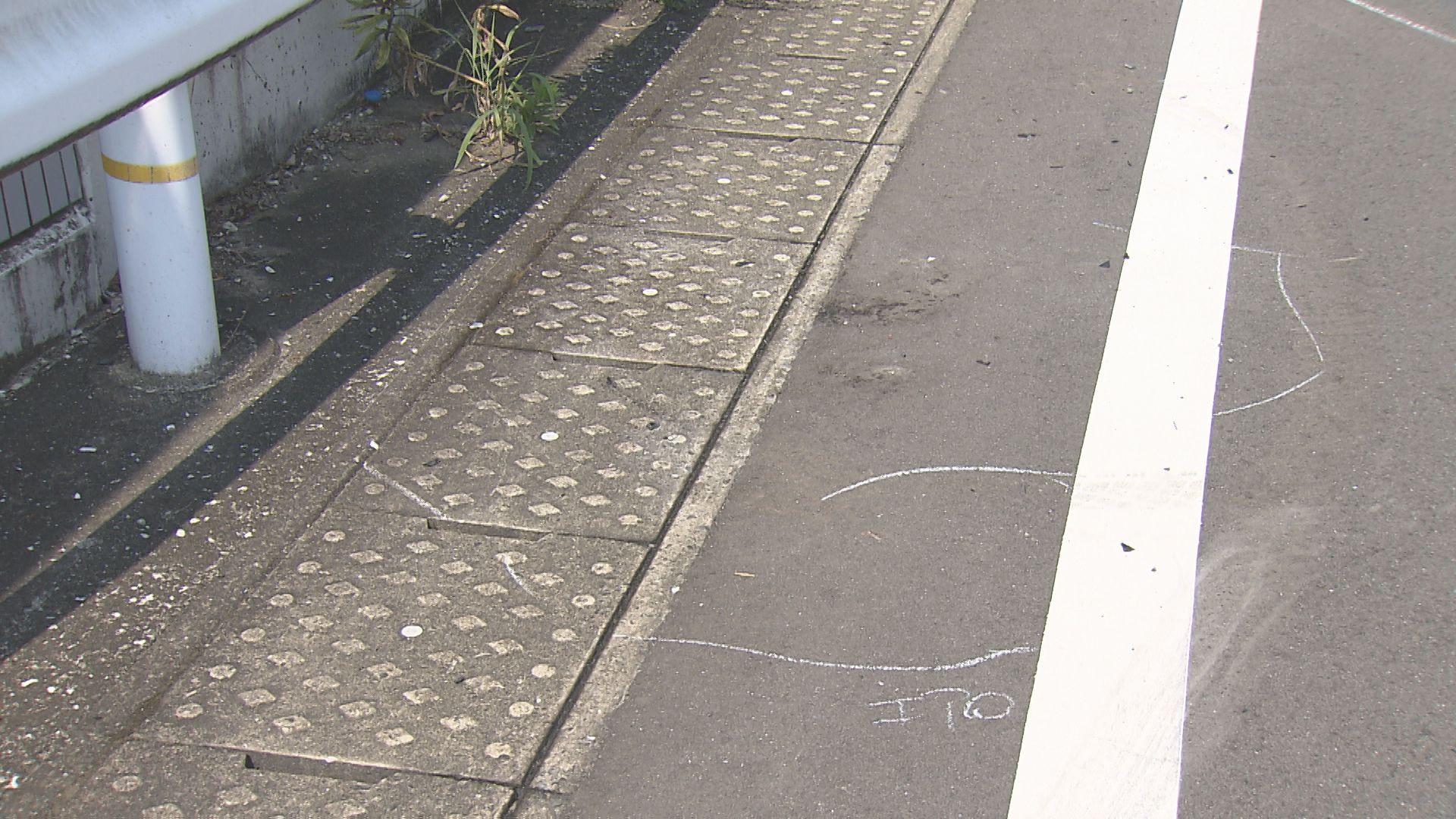 パトカーの追跡を受けていた車　ホテルの外壁やガードレールに衝突しさらに逃走　別の場所で放置された手配車両を発見　運転手の姿なく逃走か　福岡市博多区