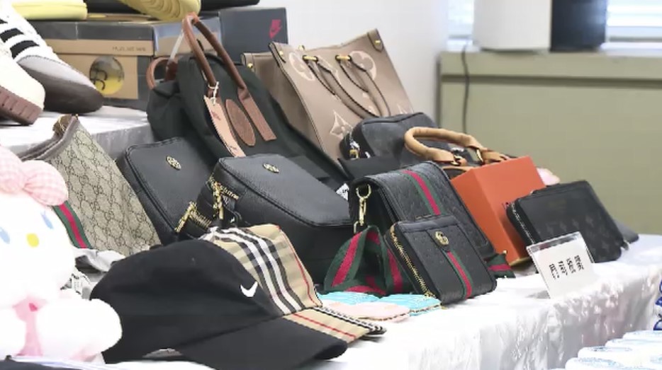 「極端に安いものは避けて」偽ブランド品など輸入差し止め2万6000点あまり　電気製品は233倍と大幅増　門司税関　福岡