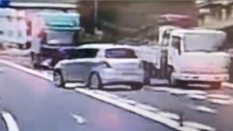 【独自】あわやトラックと正面衝突も…高齢ドライバーの“暴走車”　カーブ曲がり切れず歩道に乗り上げ　「ちょっとぼーっとした」と説明　福岡