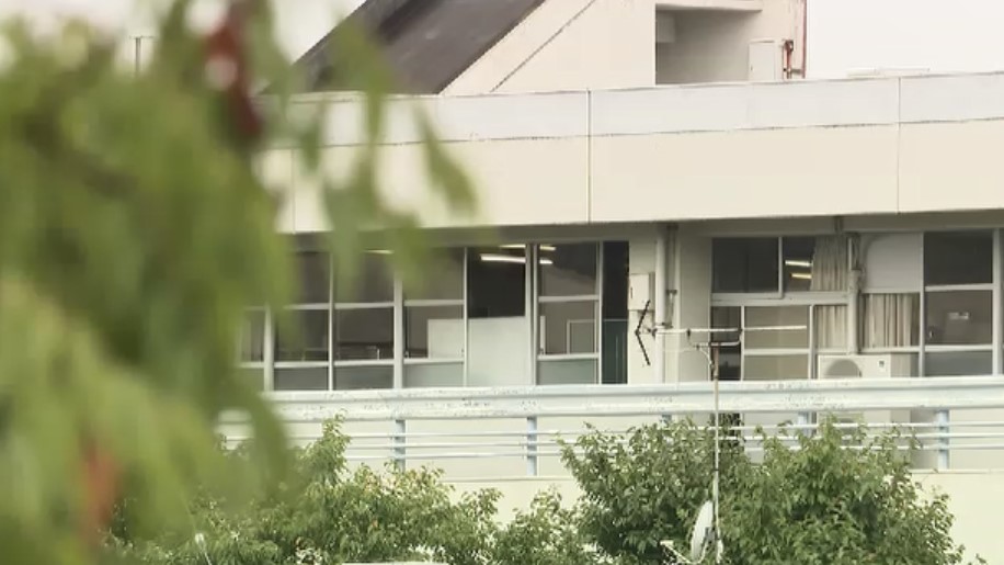 中学校の男性補助教員　教員免許偽造か　「原本は手元にない」　女子生徒に不適切発言の疑いも　福岡・須恵町