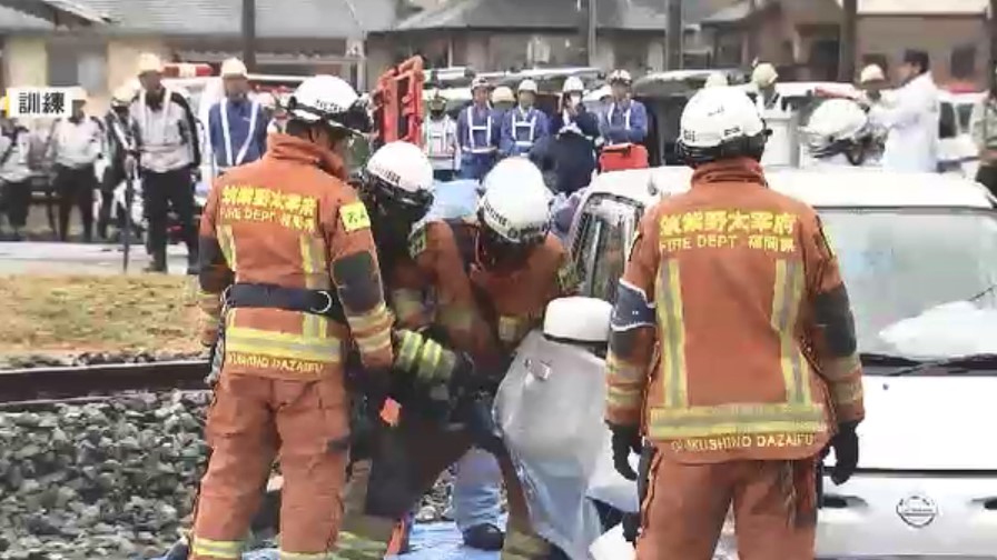 “踏切内で軽自動車に電車が衝突した”想定　西鉄が大規模訓練　警察や消防も参加　「何かあった時に安全第一で動けるよう」　福岡