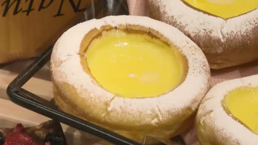 生地よりもクリームが多い「クリームパン」　福岡に人気ベーカリー「レーヴドパリ」九州初上陸　各席にコンセント完備　天神地下街