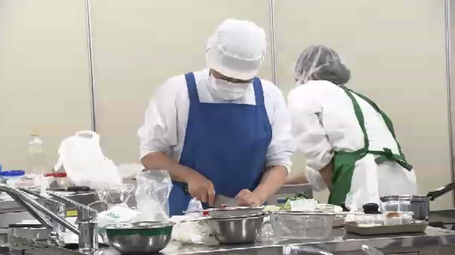 「福岡ナンバーワン給食」の舞台裏に密着　1食約300円で「見た目も美しく栄養価は高く」学校給食のプロが熱い戦い