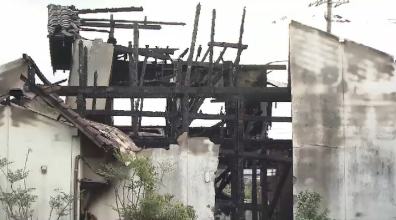 住宅1棟を全焼する火事　焼け跡から性別不明の遺体見つかる　1人暮らしの88歳男性と連絡取れず　福岡・田川市