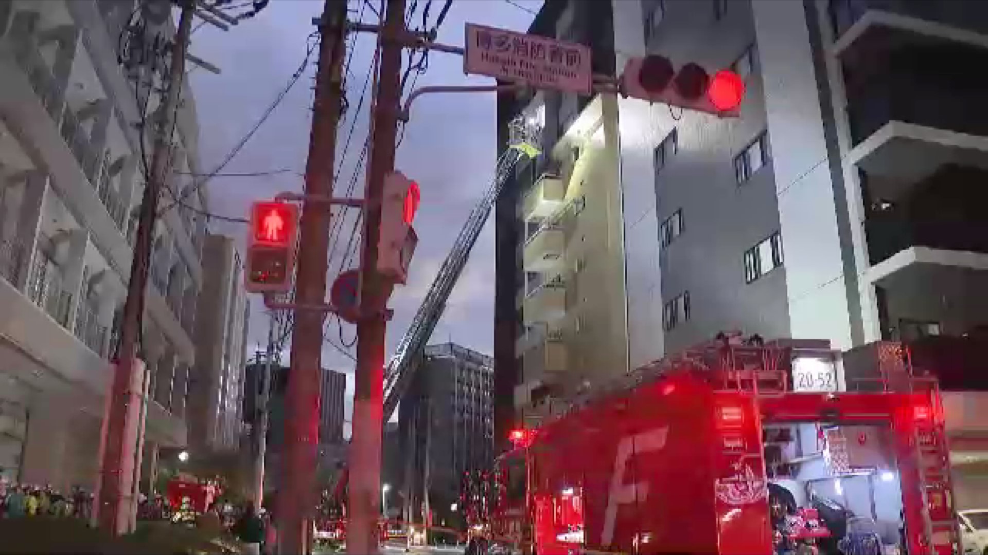 【続報】「7階から火と煙が…」博多駅前のマンションで火災 救助された女性は搬送先の病院で死亡 警察と消防が出火原因調べ