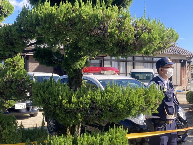 住宅の別の部屋には胸から血を流した女性倒れる　弟を包丁で刺し殺害しようとした疑いで兄（49）を逮捕　福岡・みやこ町