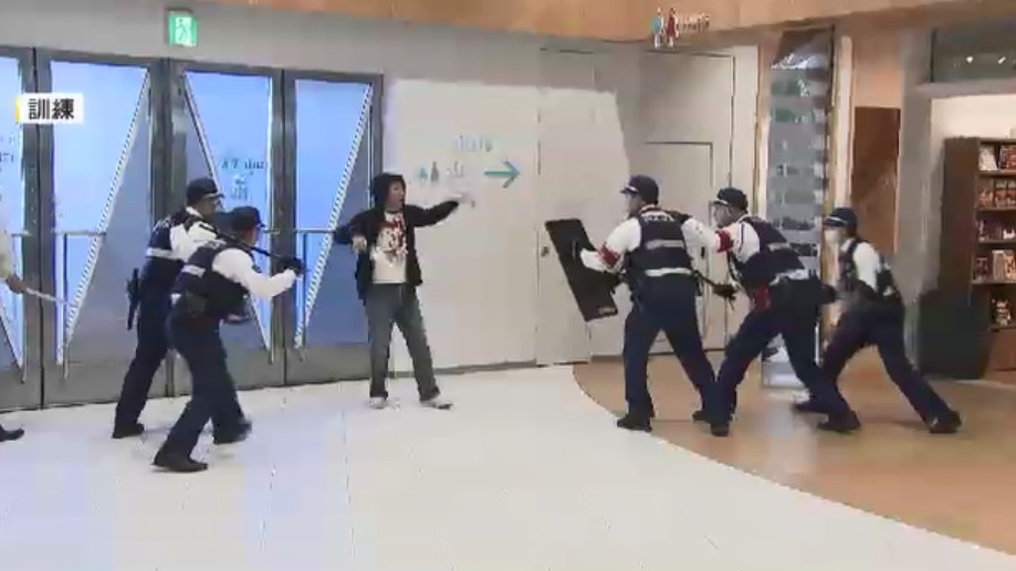 もし観光地で無差別殺傷事件が起きたら… 福岡タワーで警察と関係機関が対応訓練