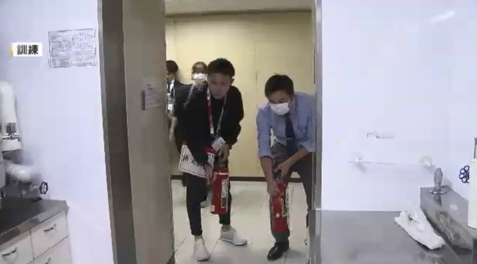 火災が増える時期を前に…県庁の消防訓練に約600人参加 消火手順や避難ルートなど確認 福岡