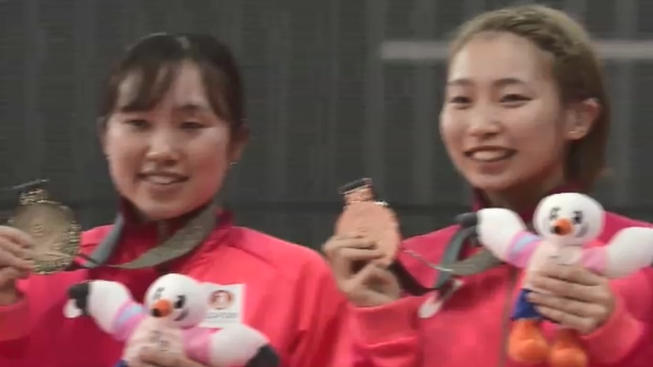 デフリンピック・バドミントンで福岡出身の矢ヶ部姉妹が金メダル　服部知事「国民全てに勇気と感動を届けてくれました」