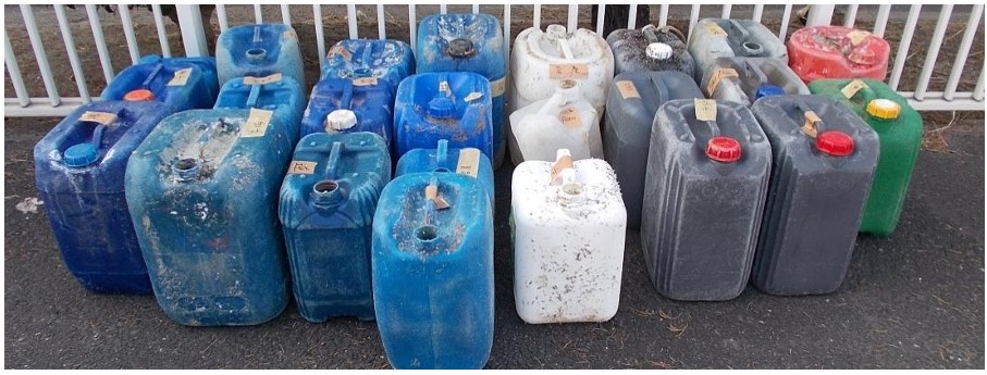 ポリタンクが今年も海岸につぎつぎ漂着 ハングルや英語の表記 過去には注射器や信号弾も確認「絶対さわらないで」福岡・北九州市