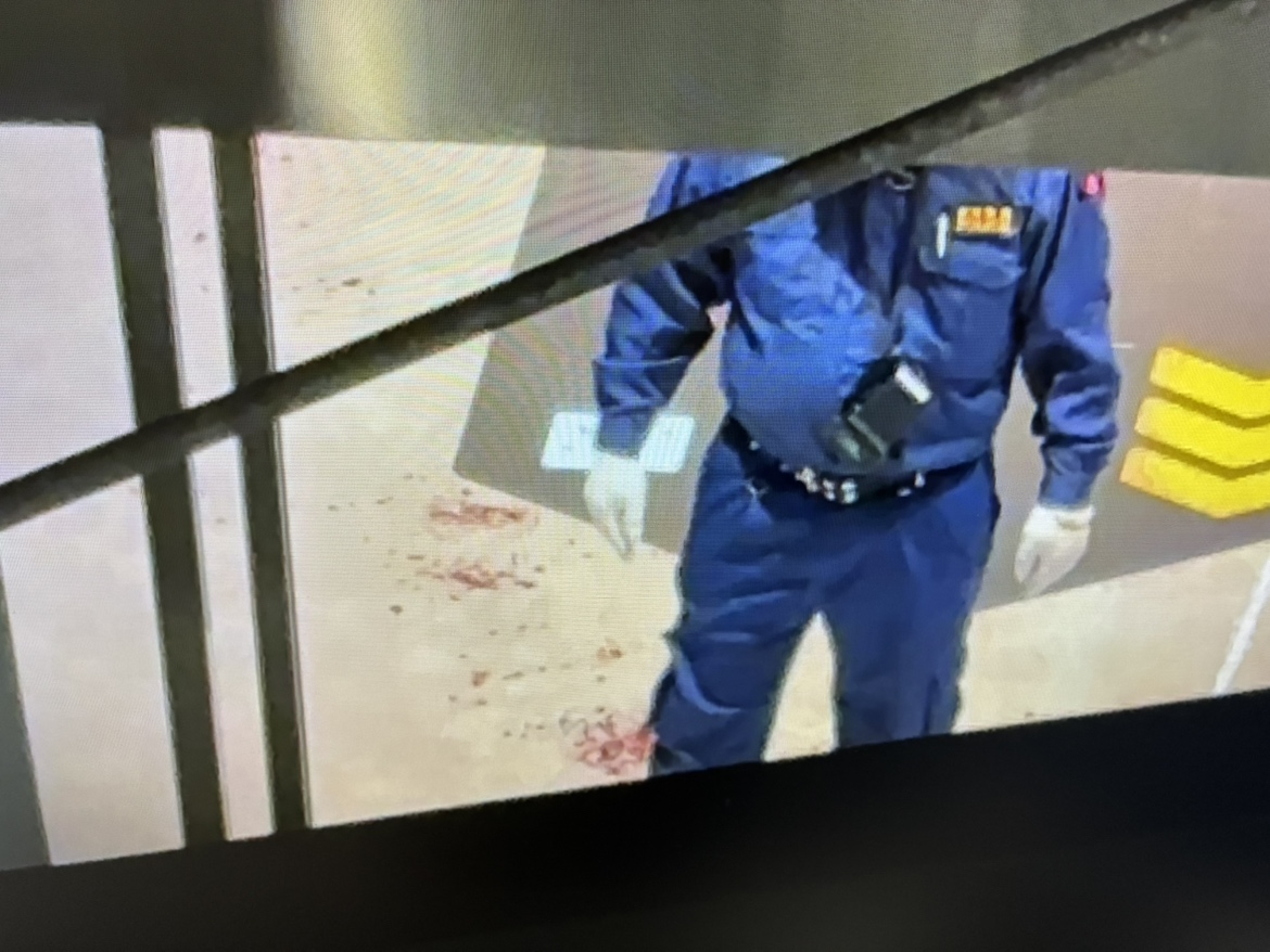 【速報】現場から逃走した男か 警察が30代男の身柄確保 犯行への関与をほのめかす 警察は事件に使われたとみられる刃物を発見 福岡市中央区の殺人未遂事件