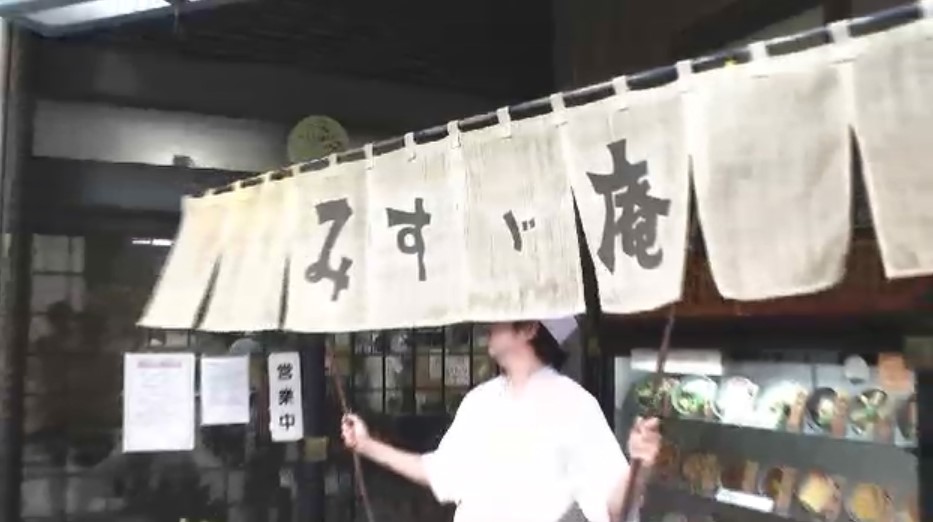 「唯一無二の味」“カツカレーそば”にお別れ　都心の老舗そば店が72年の歴史に幕　最終日は約4時間で550食完売　福岡