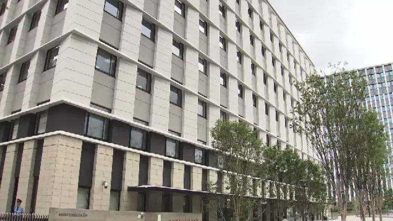 3歳息子の頭部に暴行加え重傷負わせた罪 父親を起訴 息子は寝たきりの状態 逮捕された母親は釈放 福岡