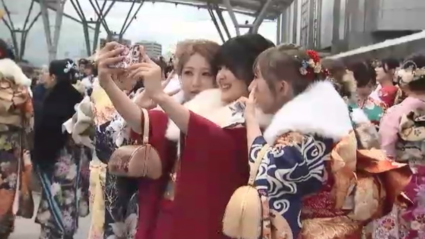 福岡市で『はたちのつどい』　約1万人が晴れ着姿で決意新たに　「親に散々迷惑をかけてきたので、これから恩返しできるよう頑張りたい」