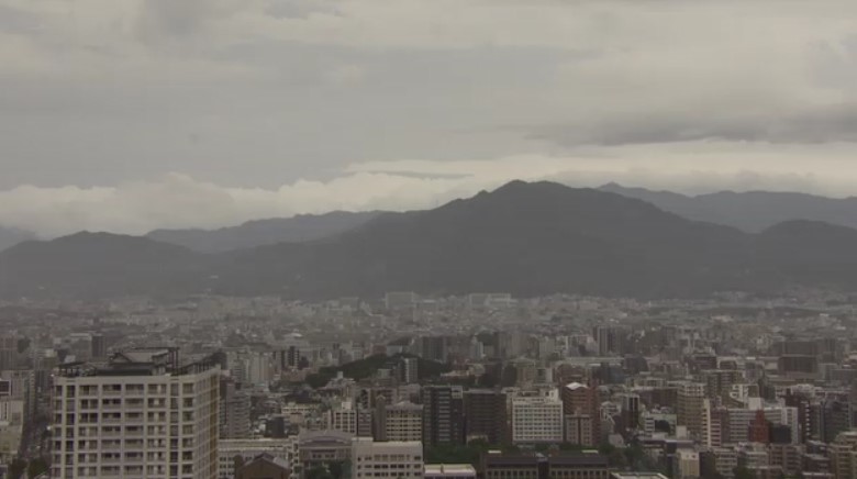 福岡・筑豊地方の山地で23日昼前にかけて大雪のおそれ 24日は県内全域の平地でも 積雪や路面凍結に注意呼びかけ 気象台