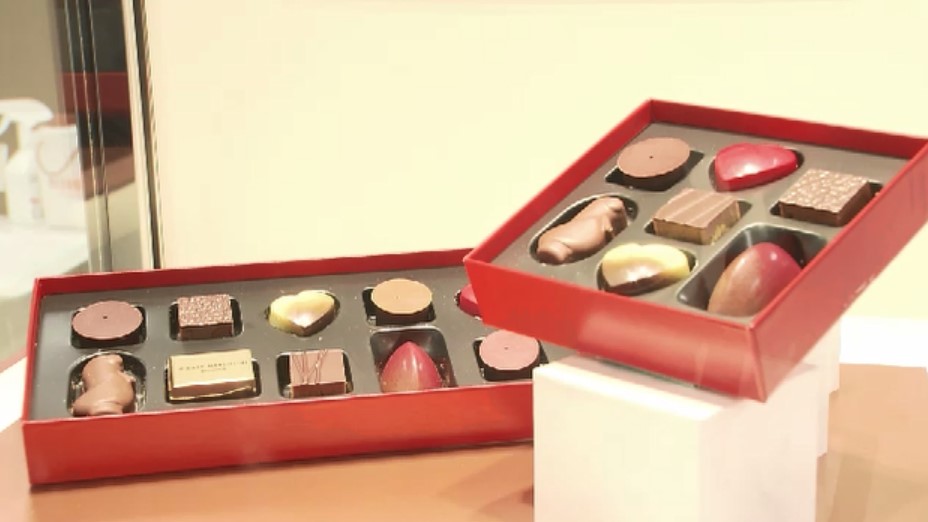 スイカのチョコに柑橘のクッキーシュー…“地産地消”のバレンタイン ジェラート職人が手がける特別アイスケーキも 福岡