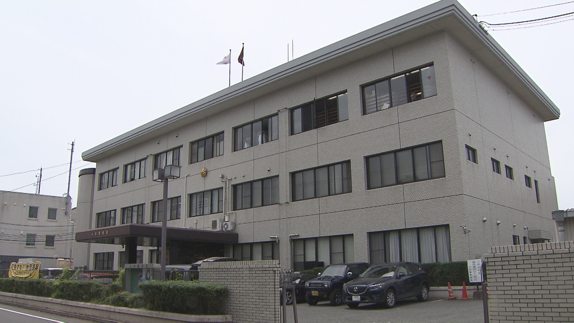 “手錠少年”の逃走を手助けした疑い　17歳高校生を逮捕　連行する警察官の胸など押したか　原付バイク集団暴走めぐり　福岡・八女市