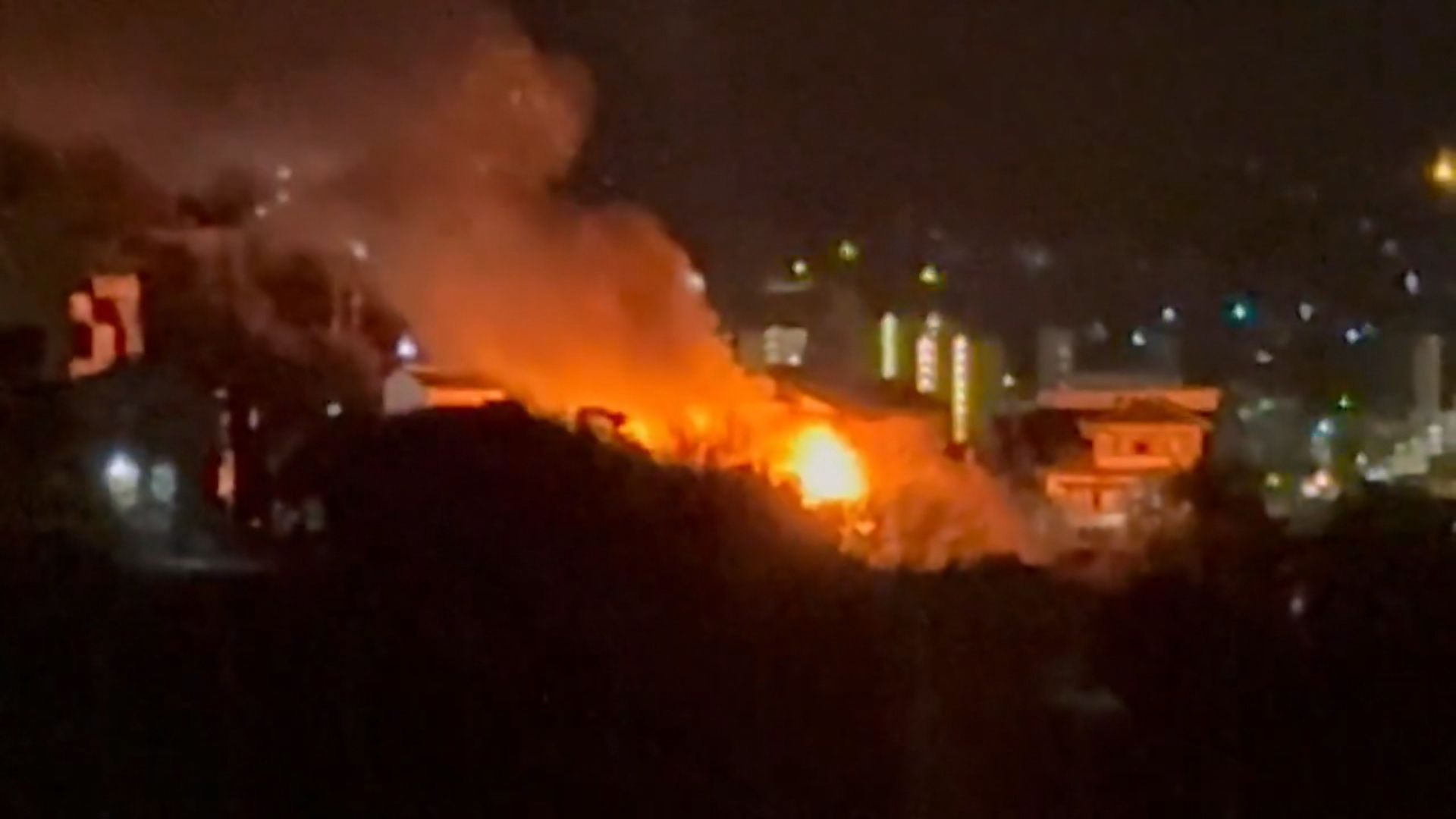 【速報】北九州市で住宅全焼 性別不明の2人の遺体発見