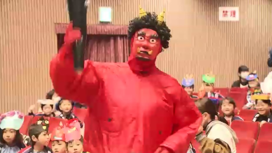 節分を前に…豆まきしながら園児たちが防災について学ぶ 鬼と一緒にクイズに挑戦して退治 福岡・北九州市