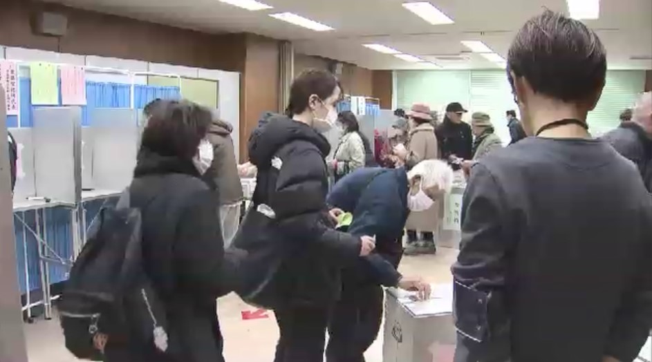 【衆院選】30分並んだ人も…期日前投票所に有権者の長い列　福岡市では前回衆院選を上回る　8日の投票日は大雪のおそれ