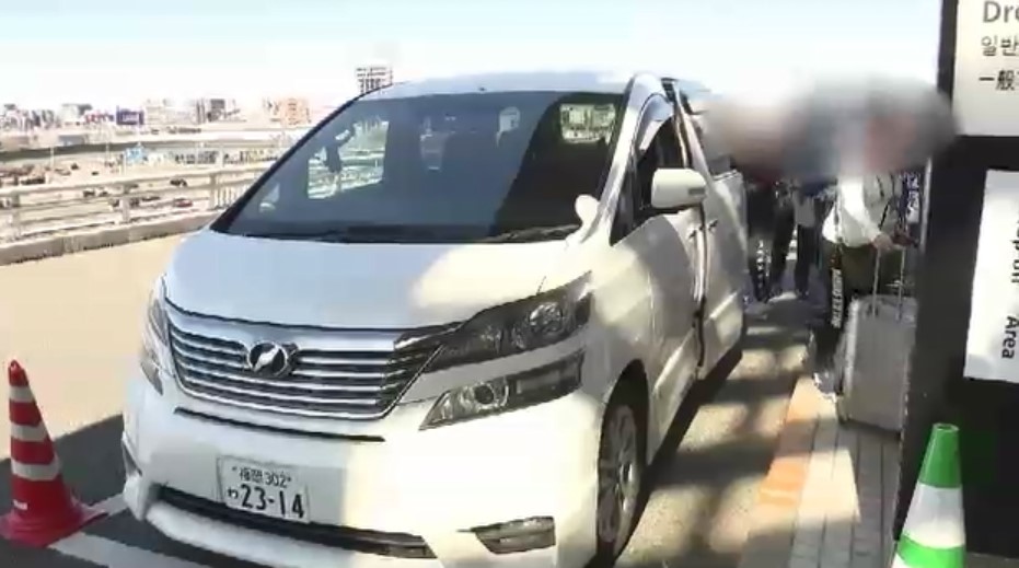春節にあわせ福岡空港で「白タク」取り締まり　ワンボックスカー中心に警察が職務質問「事故の際にも補償が受けられないおそれ」と呼びかけ