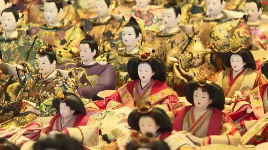 鮮やかな衣装に優美な表情…ひな人形がずらり　産地として知られる八女市で「ぼんぼんまつり」　街歩きしながらおひな様を愛でる　福岡