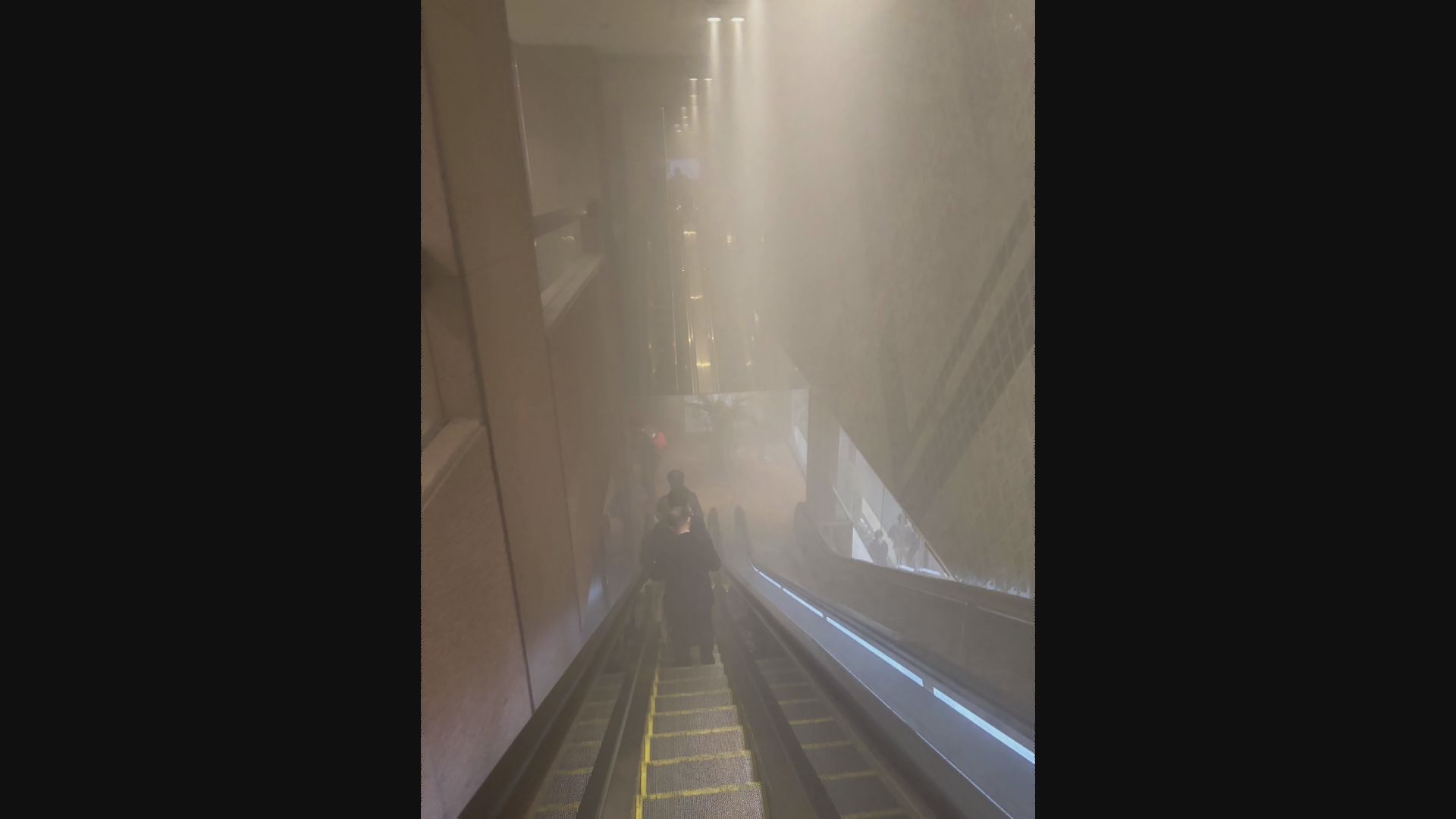 【速報】「厨房から出火した」と通報　博多駅そばのホテルで火事　客や従業員が避難　現場周辺は一時騒然　福岡