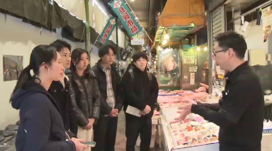 慶大生が「すしの都」北九州市へ　食を生かした街づくりを学ぶ　すし店や旦過市場でフィールドワーク　福岡