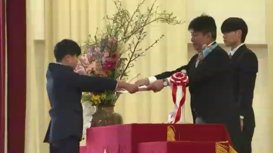 福岡市の公立小学校で卒業式　新型コロナ乗り越え約1万4000人が学び舎をあとに　校長「侍ジャパンのように目標に向かって突き進んでほしい」