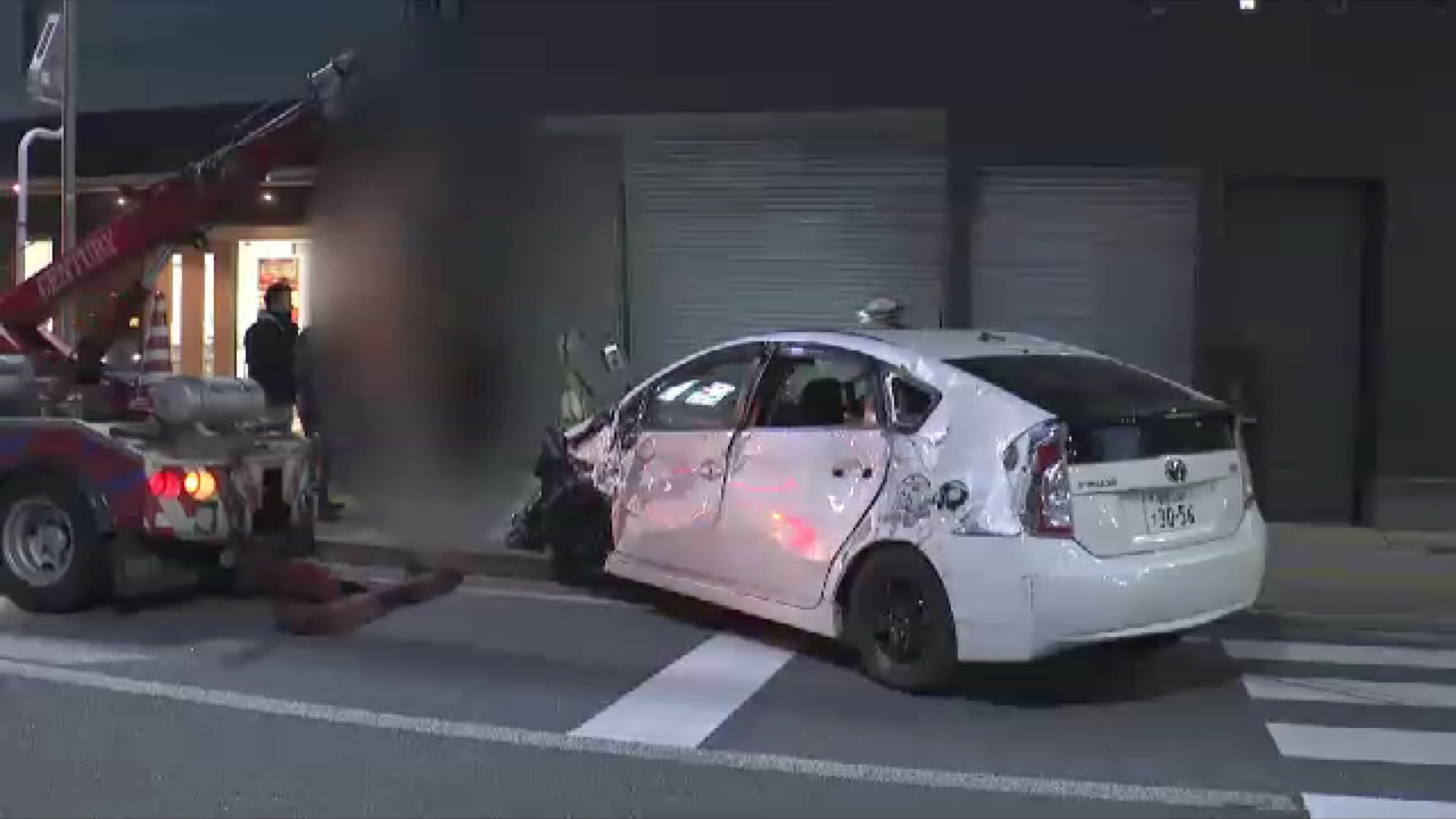 警察の停止呼びかけに応じず…車で建物に突っ込み逃走　マンション敷地内に侵入した疑いで男を現行犯逮捕　「何も言いたくないので黙秘します」　福岡市